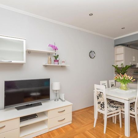 Long Apartment Makarska Exterior photo