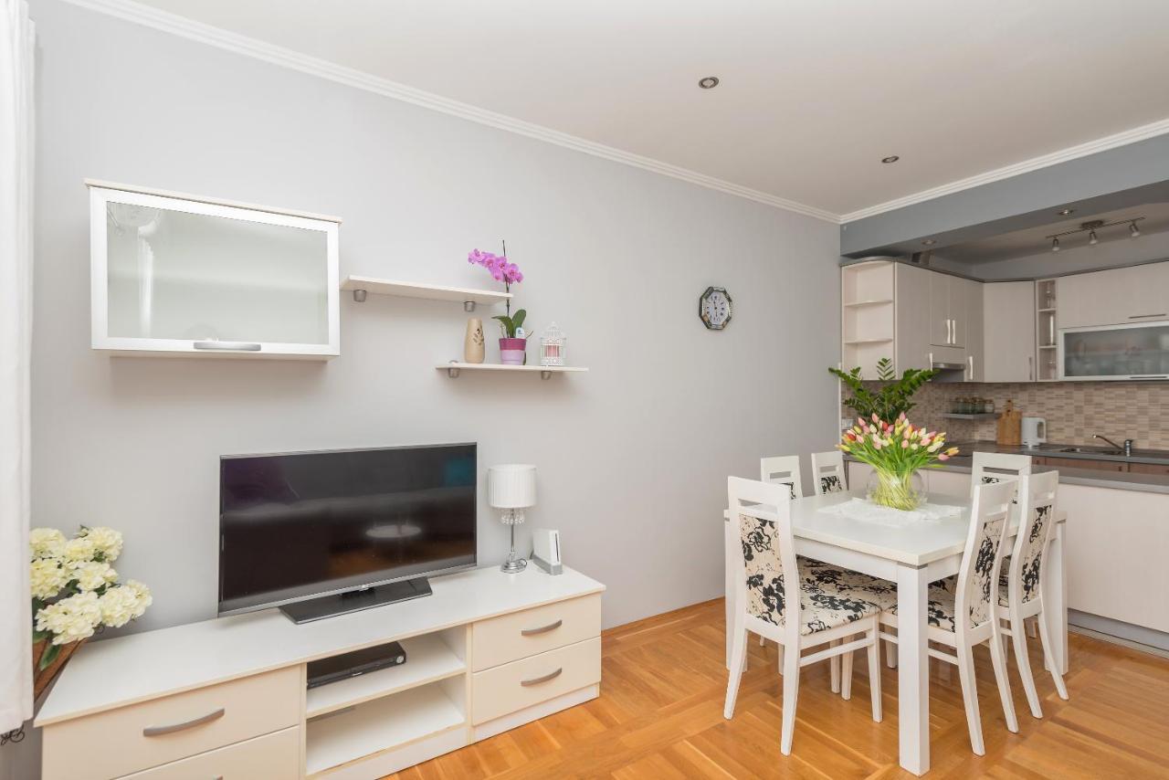 Long Apartment Makarska Exterior photo