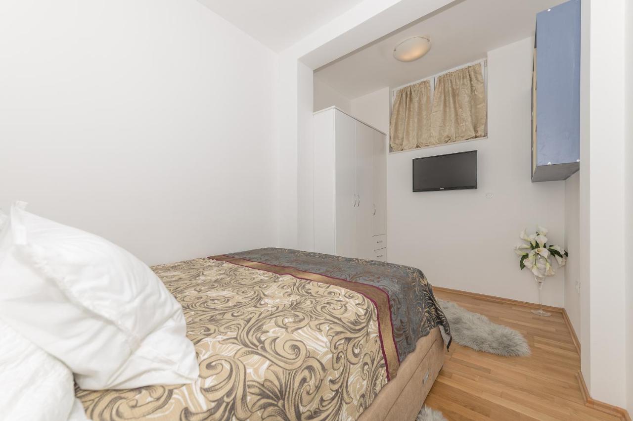 Long Apartment Makarska Exterior photo