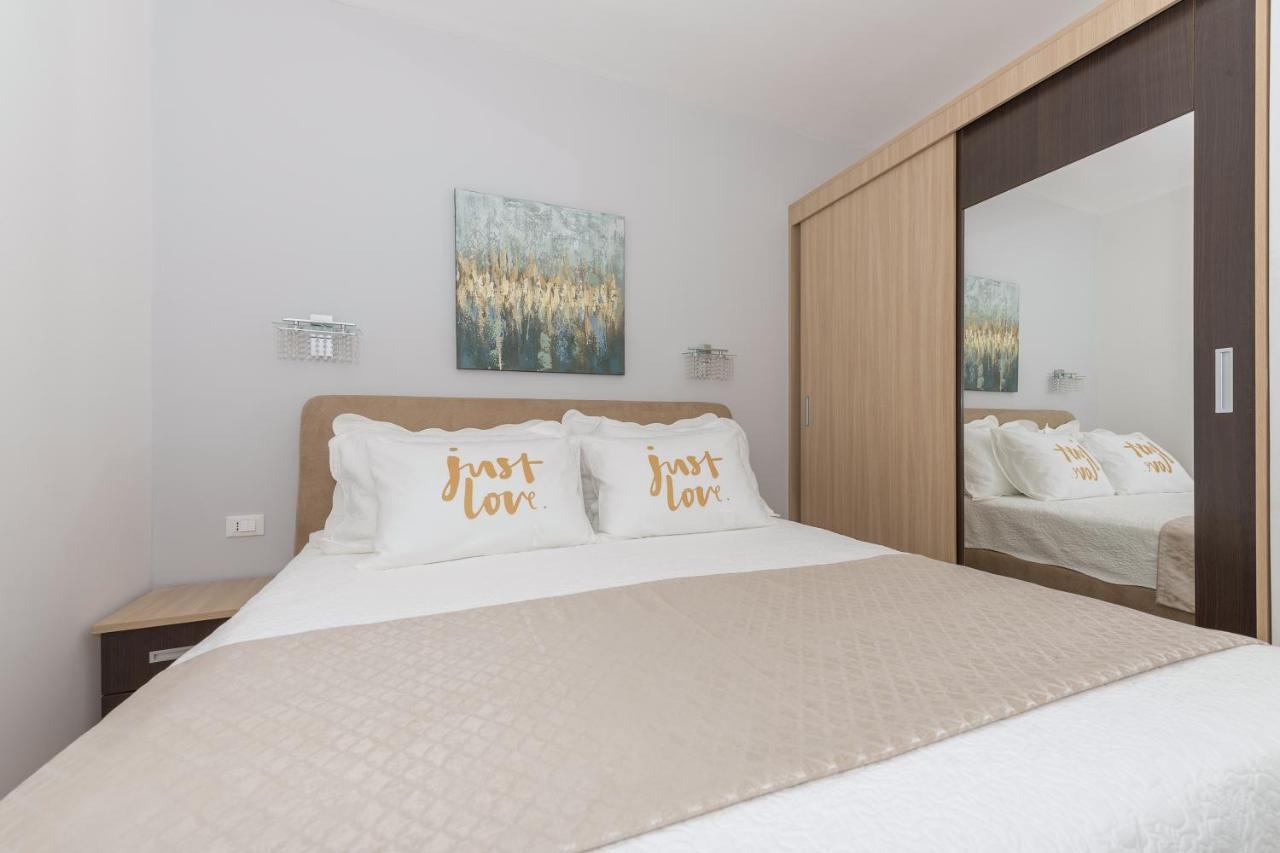 Long Apartment Makarska Exterior photo