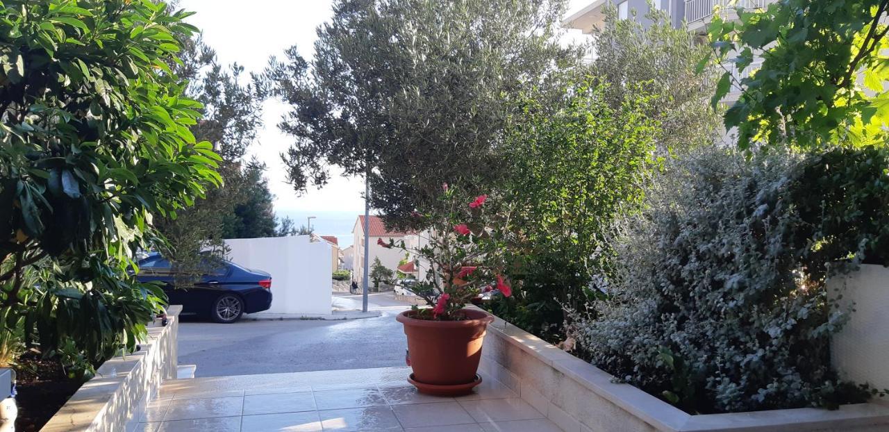 Long Apartment Makarska Exterior photo